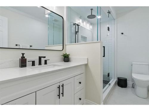 2301 Baronwood Drive, Oakville, ON - Indoor Photo Showing Bathroom
