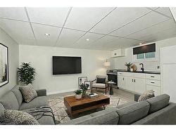 6 Ridley Avenue  Welland, ON L3B 4G1