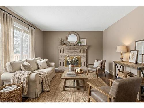 95 Scenic Wood Crescent, Kitchener, ON - Indoor Photo Showing Living Room