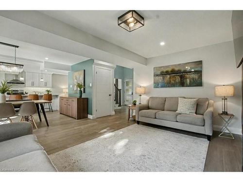 166 Westvale Drive, Waterloo, ON - Indoor Photo Showing Living Room