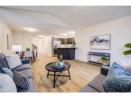98 Colton Circle, Kitchener, ON - Indoor Photo Showing Living Room