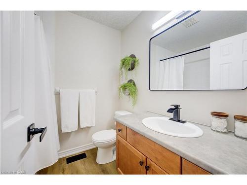 98 Colton Circle, Kitchener, ON - Indoor Photo Showing Bathroom