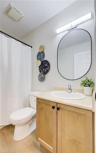 98 Colton Circle, Kitchener, ON - Indoor Photo Showing Bathroom