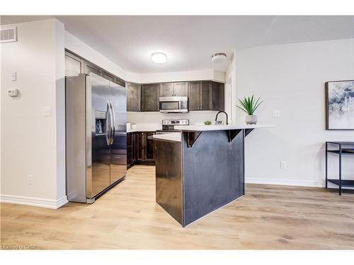 98 Colton Circle, Kitchener, ON - Indoor Photo Showing Kitchen
