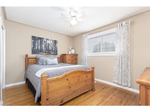 63 Lionsgate Avenue, Hamilton, ON - Indoor Photo Showing Bedroom