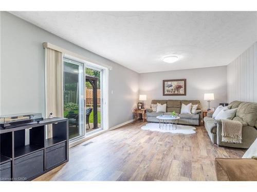63 Lionsgate Avenue, Hamilton, ON - Indoor Photo Showing Living Room
