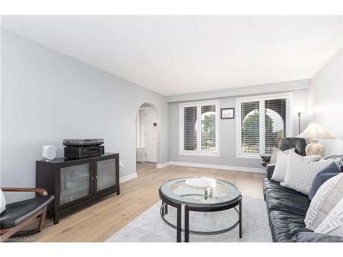 63 Lionsgate Avenue, Hamilton, ON - Indoor Photo Showing Living Room