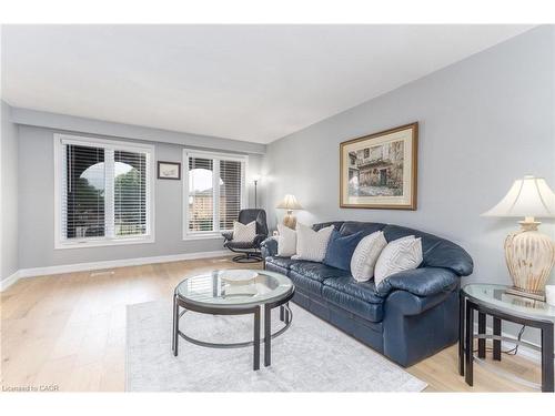 63 Lionsgate Avenue, Hamilton, ON - Indoor Photo Showing Living Room