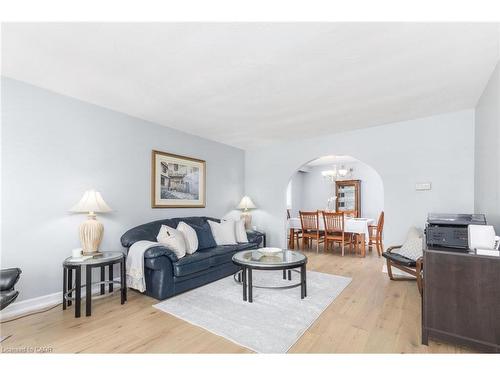 63 Lionsgate Avenue, Hamilton, ON - Indoor Photo Showing Living Room