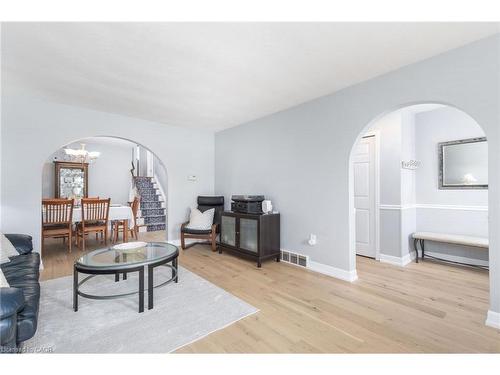 63 Lionsgate Avenue, Hamilton, ON - Indoor Photo Showing Living Room