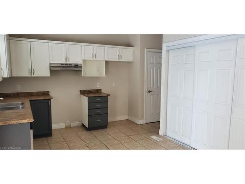 21 Pamela Lane, Cambridge, ON - Indoor Photo Showing Other Room