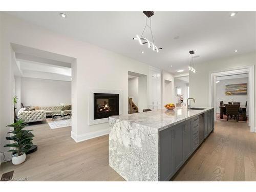 121 Milky Way Drive, Richmond Hill, ON - Indoor Photo Showing Kitchen