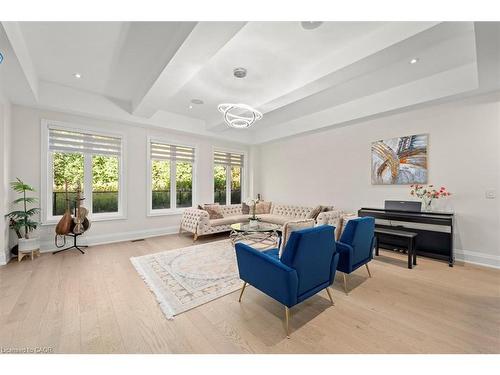 121 Milky Way Drive, Richmond Hill, ON - Indoor Photo Showing Living Room