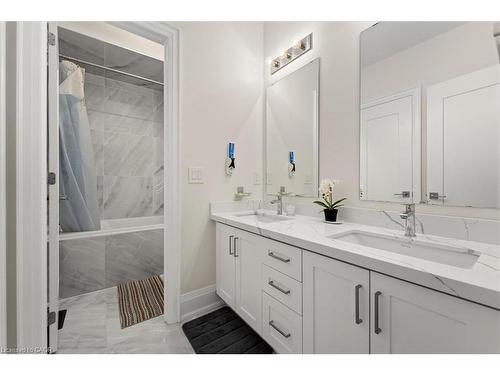 121 Milky Way Drive, Richmond Hill, ON - Indoor Photo Showing Bathroom