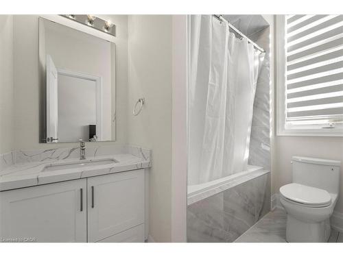 121 Milky Way Drive, Richmond Hill, ON - Indoor Photo Showing Bathroom