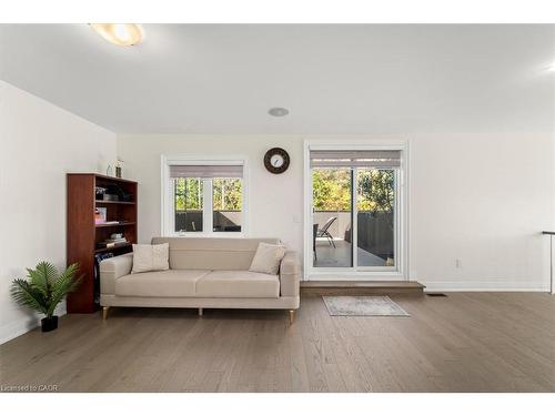 121 Milky Way Drive, Richmond Hill, ON - Indoor Photo Showing Living Room