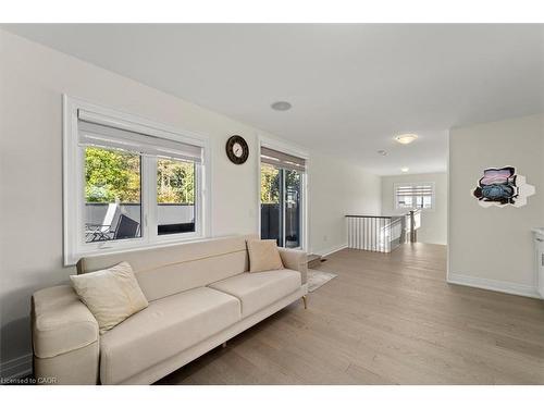 121 Milky Way Drive, Richmond Hill, ON - Indoor Photo Showing Living Room