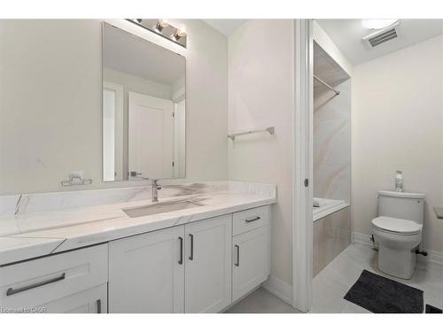 121 Milky Way Drive, Richmond Hill, ON - Indoor Photo Showing Bathroom