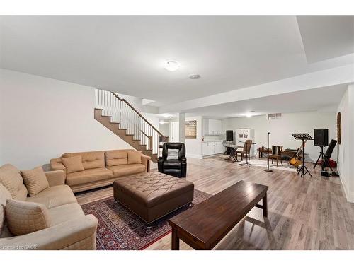 121 Milky Way Drive, Richmond Hill, ON - Indoor Photo Showing Living Room