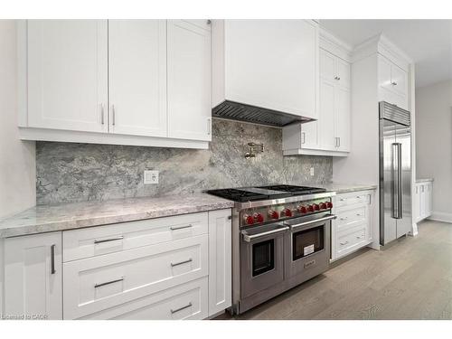 121 Milky Way Drive, Richmond Hill, ON - Indoor Photo Showing Kitchen With Upgraded Kitchen