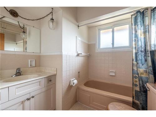 654 Hiawatha Boulevard, Ancaster, ON - Indoor Photo Showing Bathroom