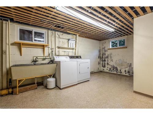 654 Hiawatha Boulevard, Ancaster, ON - Indoor Photo Showing Laundry Room