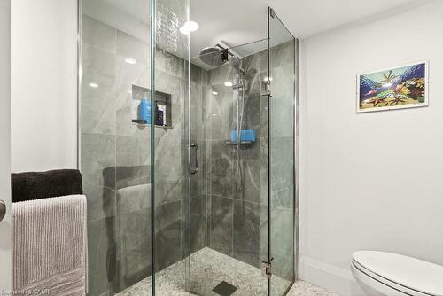 17 Gary Avenue, Hamilton, ON - Indoor Photo Showing Bathroom