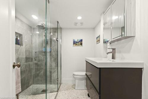 17 Gary Avenue, Hamilton, ON - Indoor Photo Showing Bathroom