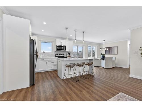 72 Harts Lane W, Guelph, ON - Indoor Photo Showing Kitchen With Upgraded Kitchen