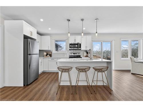 72 Harts Lane W, Guelph, ON - Indoor Photo Showing Kitchen With Upgraded Kitchen
