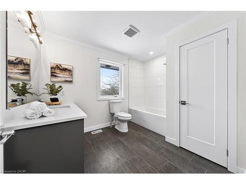 72 Harts Lane W, Guelph, ON - Indoor Photo Showing Bathroom