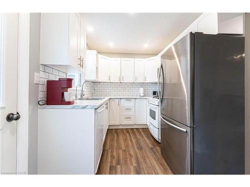 140 Royal Avenue, Hamilton, ON - Indoor Photo Showing Kitchen With Upgraded Kitchen