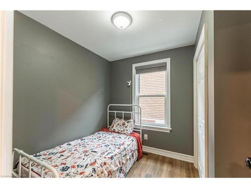 140 Royal Avenue, Hamilton, ON - Indoor Photo Showing Bedroom