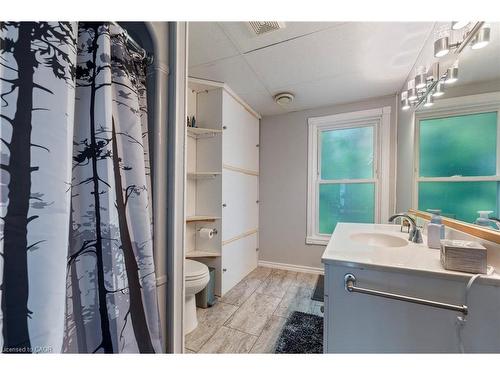 17 Bertha Street, Simcoe, ON - Indoor Photo Showing Bathroom