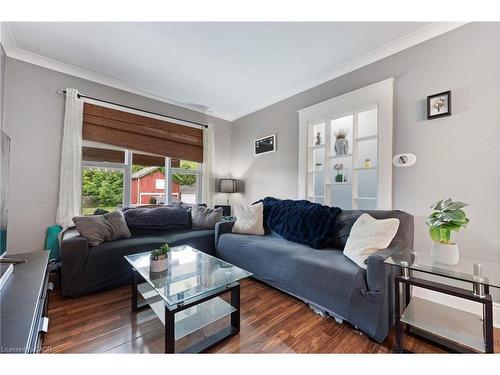 17 Bertha Street, Simcoe, ON - Indoor Photo Showing Living Room