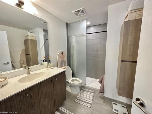 1114-15 Wellington Street S, Kitchener, ON - Indoor Photo Showing Bathroom