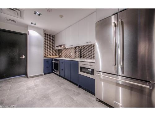 1114-15 Wellington Street S, Kitchener, ON - Indoor Photo Showing Kitchen