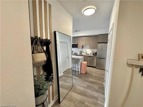 1114-15 Wellington Street S, Kitchener, ON - Indoor Photo Showing Kitchen