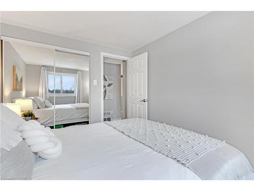 34 Rosebank Crescent, Kitchener, ON - Indoor Photo Showing Bedroom