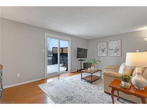 34 Rosebank Crescent, Kitchener, ON - Indoor Photo Showing Living Room