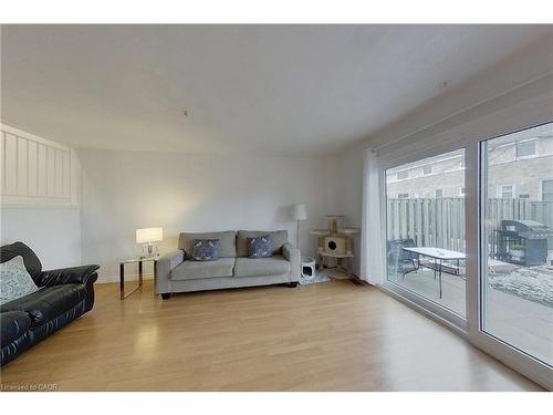 2-17 Gibson Drive, Kitchener, ON - Indoor Photo Showing Living Room