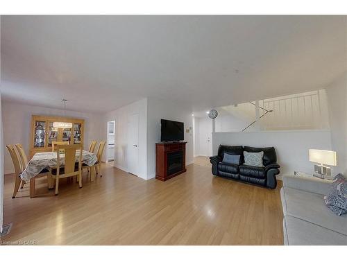 2-17 Gibson Drive, Kitchener, ON - Indoor Photo Showing Living Room