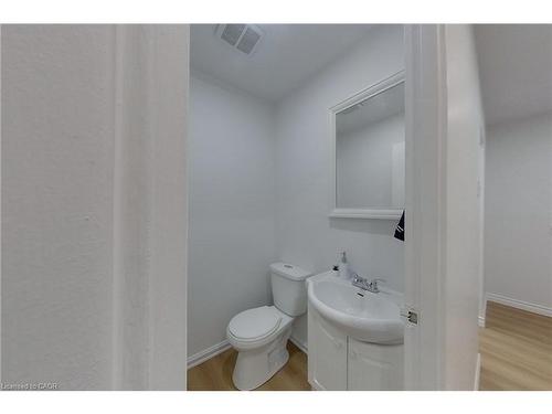 2-17 Gibson Drive, Kitchener, ON - Indoor Photo Showing Bathroom