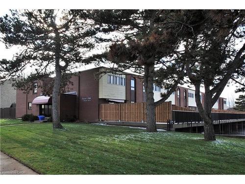 2-17 Gibson Drive, Kitchener, ON - Outdoor