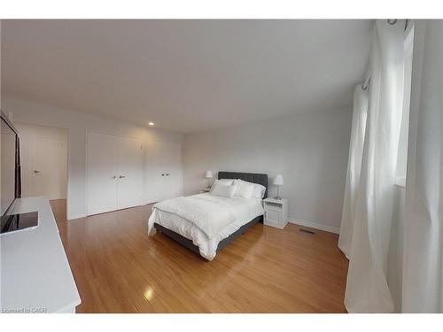 2-17 Gibson Drive, Kitchener, ON - Indoor Photo Showing Bedroom