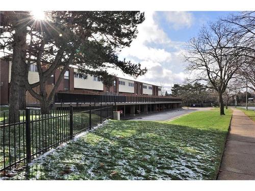 2-17 Gibson Drive, Kitchener, ON - Outdoor