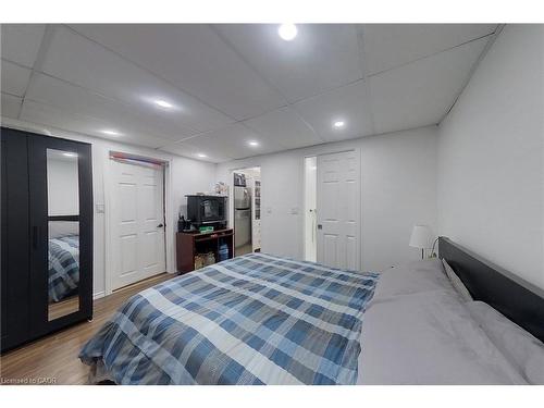 2-17 Gibson Drive, Kitchener, ON - Indoor Photo Showing Bedroom