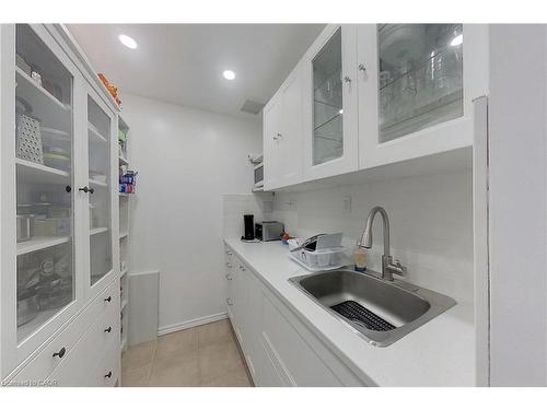 2-17 Gibson Drive, Kitchener, ON - Indoor Photo Showing Kitchen