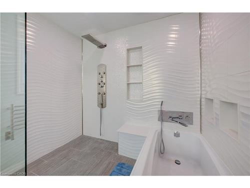524 Windflower Crescent, Kitchener, ON - Indoor Photo Showing Bathroom