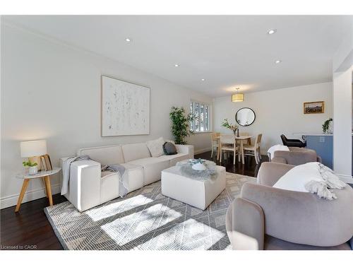 103 Wise Crescent, Hamilton, ON - Indoor Photo Showing Living Room